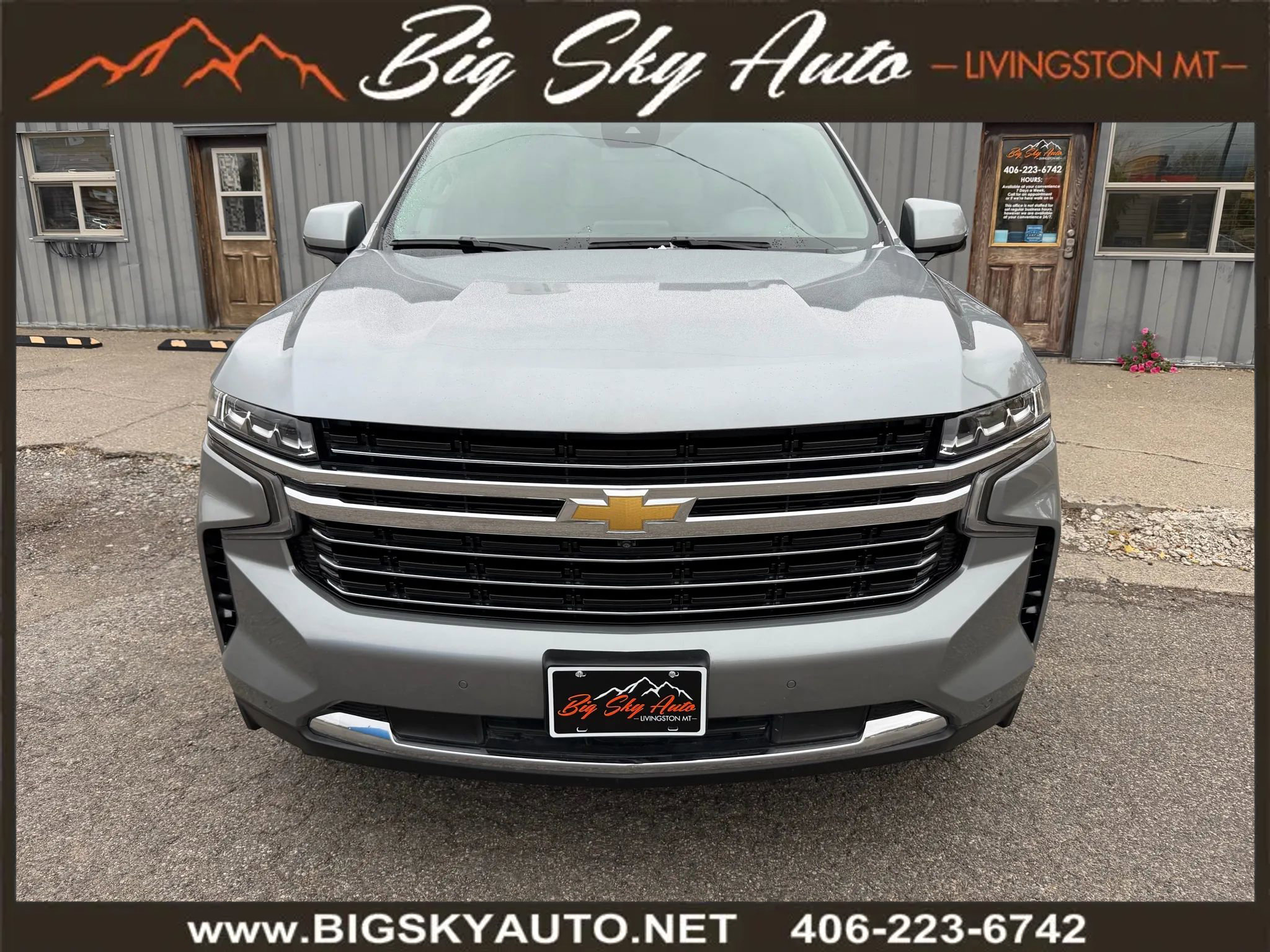 Used 2024 Chevrolet Suburban LT image 2
