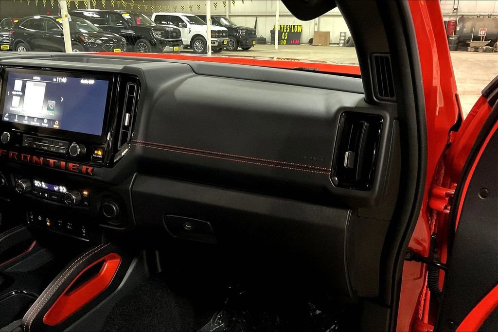 Used 2025 Nissan Frontier PRO-4X w/ Pro Convenience Package AWD/4WD image 15