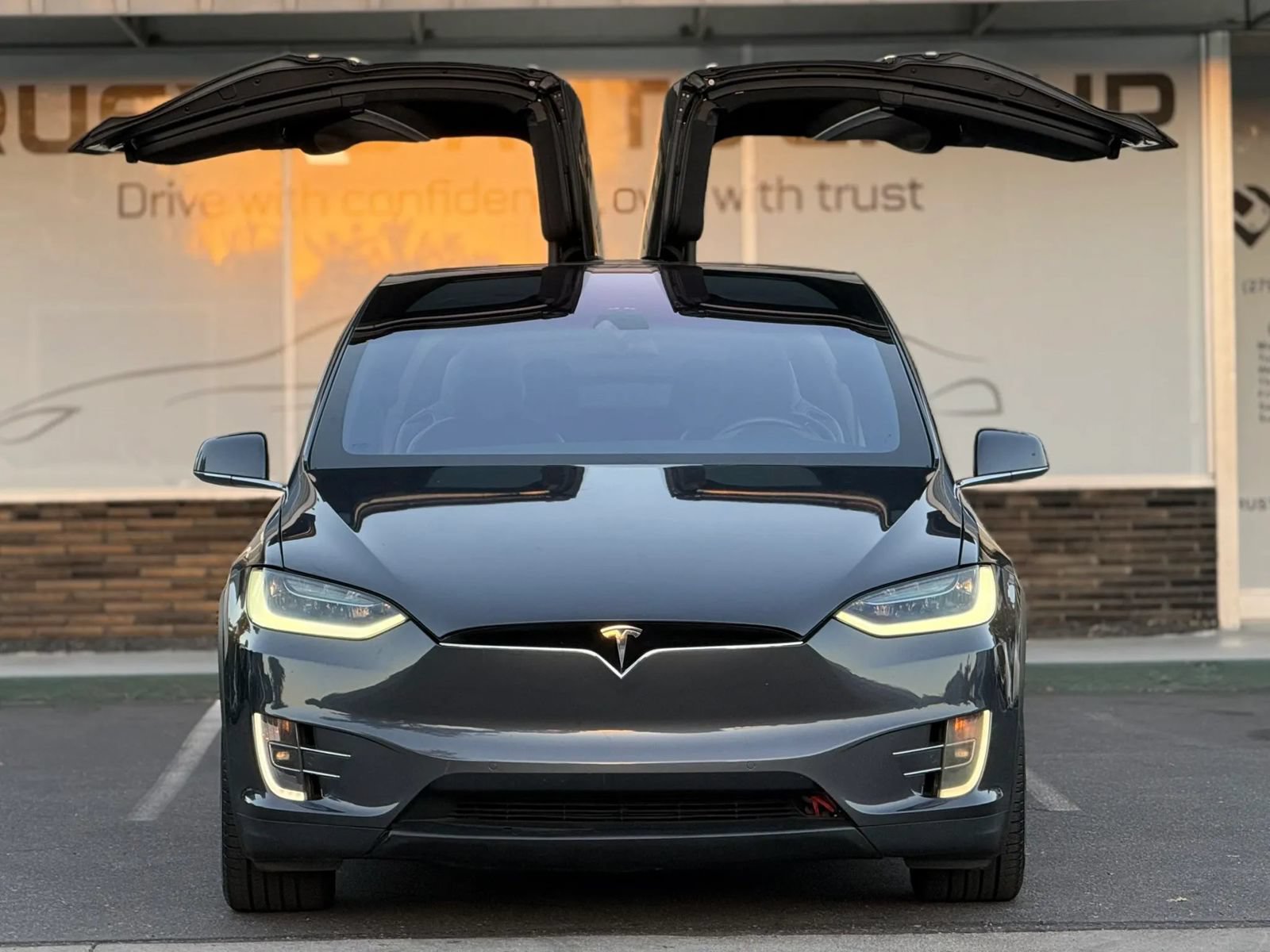 Used 2016 Tesla Model X 90D AWD/4WD image 2