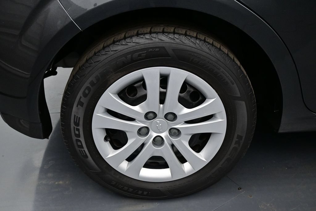 Used 2020 Chevrolet Sonic LT FWD image 28