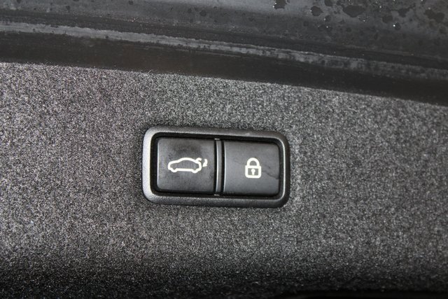 Used 2019 Genesis G90 3.3T Premium image 36