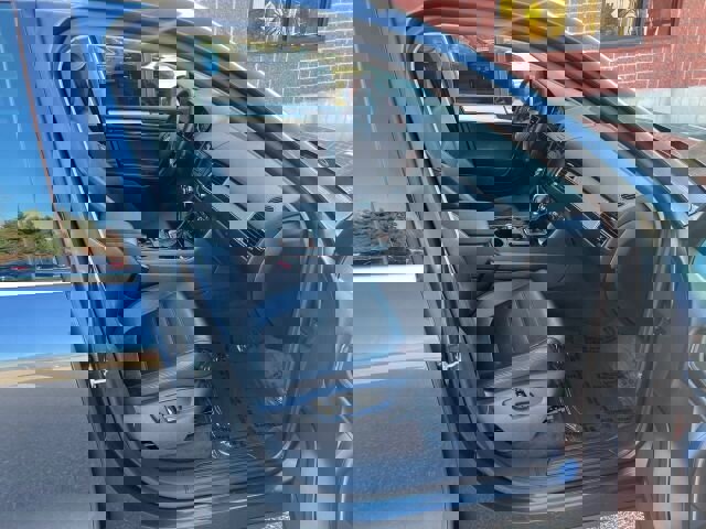 Used 2013 Volkswagen Touareg Sport image 13