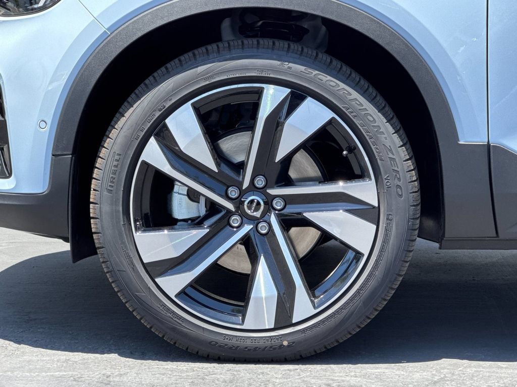 New 2026 Volvo XC40 B5 Plus w/ Climate Package AWD/4WD image 25