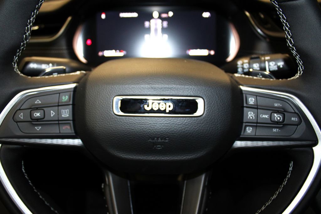 New 2025 Jeep Grand Cherokee Laredo w/ Luxury Tech Group I image 11