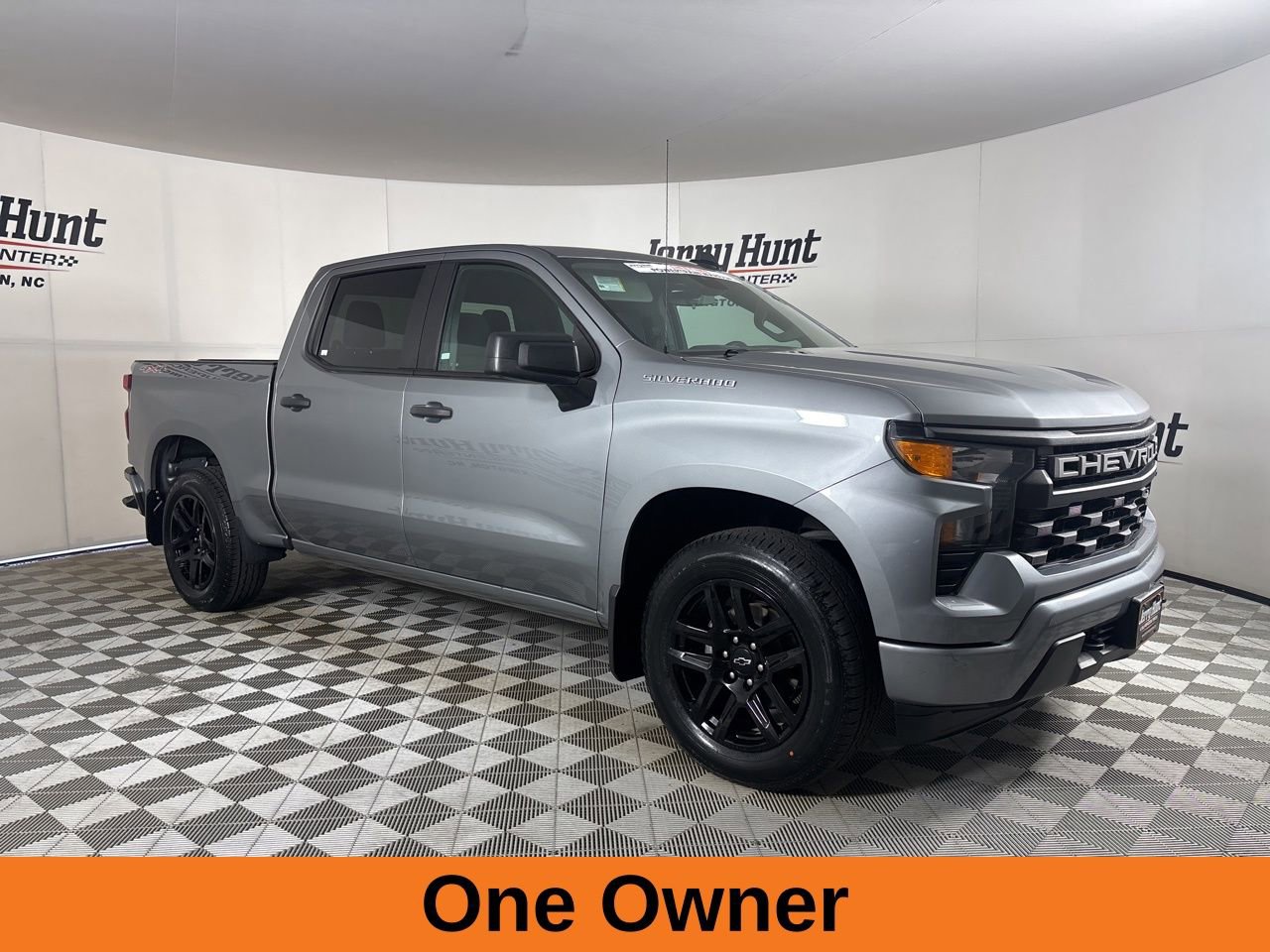 Used 2023 Chevrolet Silverado 1500 Custom AWD/4WD image 4