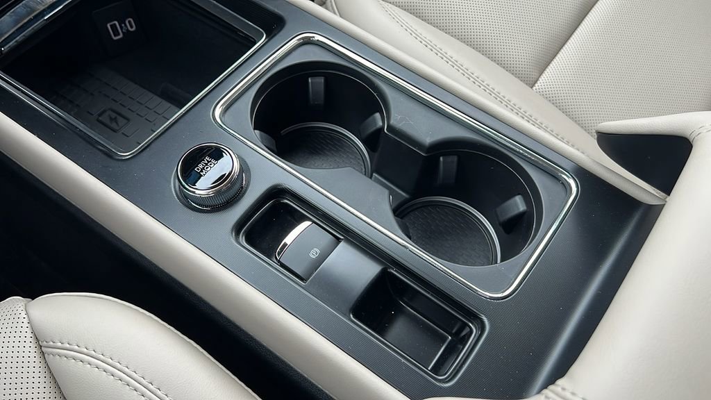 New 2025 Lincoln Corsair Premiere w/ Equipment Group 101A image 14