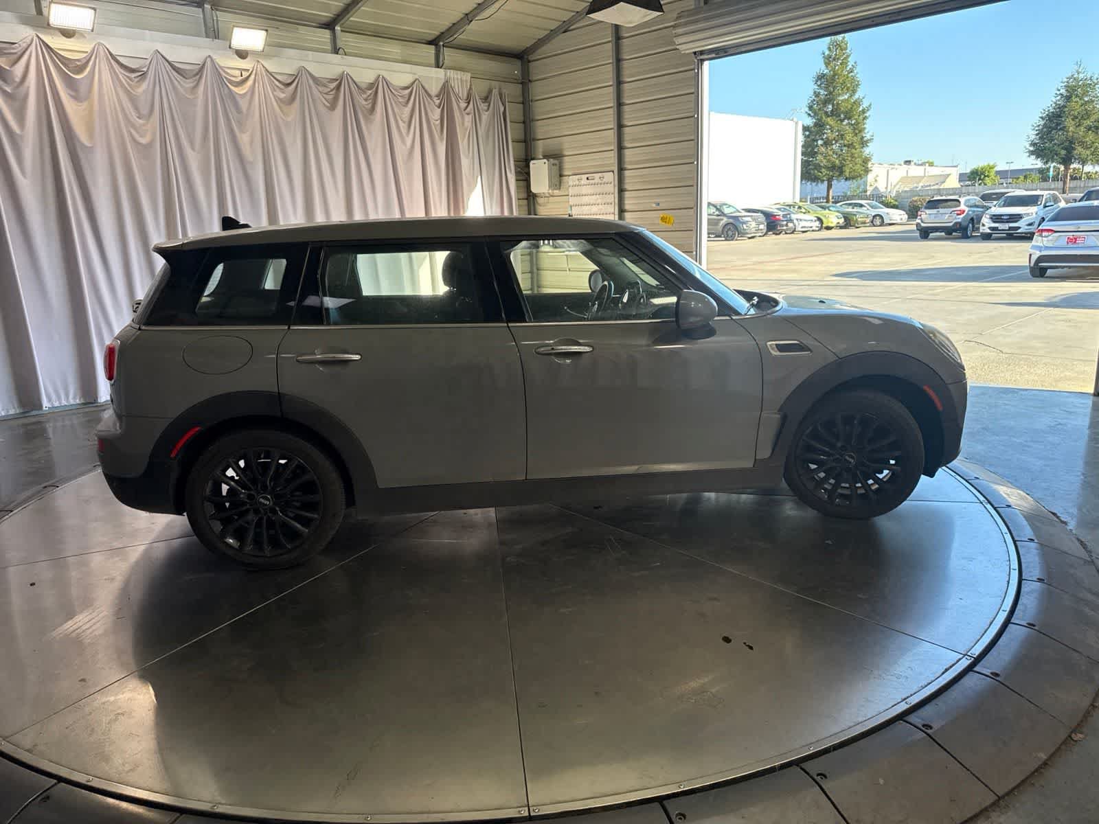 Used 2017 MINI Cooper Clubman FWD image 4