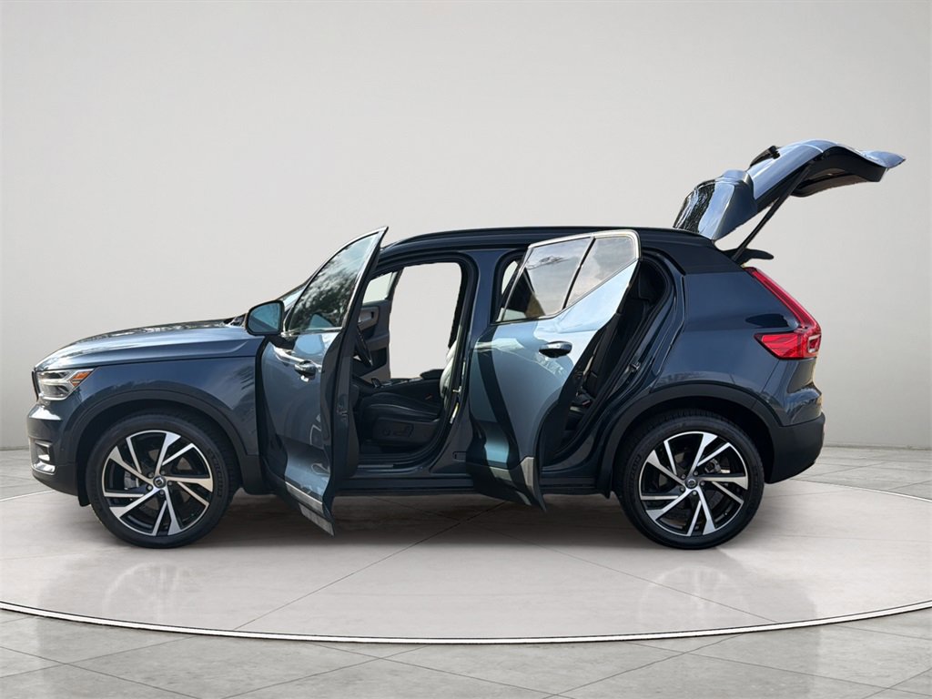 Used 2022 Volvo XC40 T5 R-Design w/ Advanced Package image 23