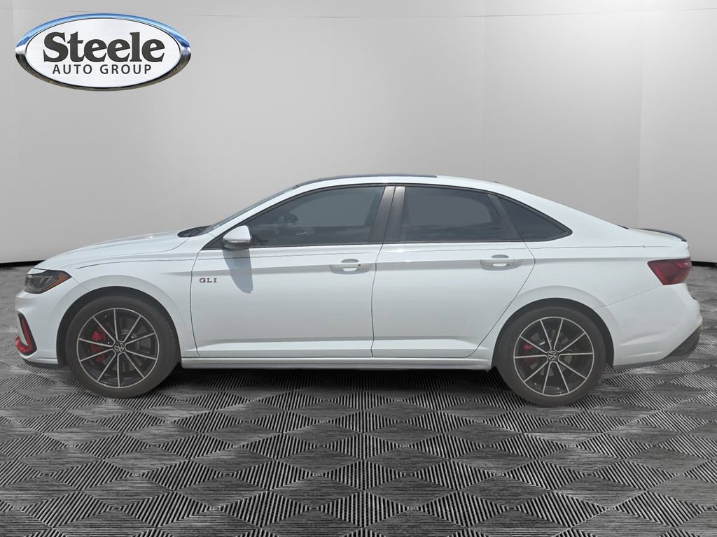 Used 2025 Volkswagen Jetta GLI Autobahn FWD image 2