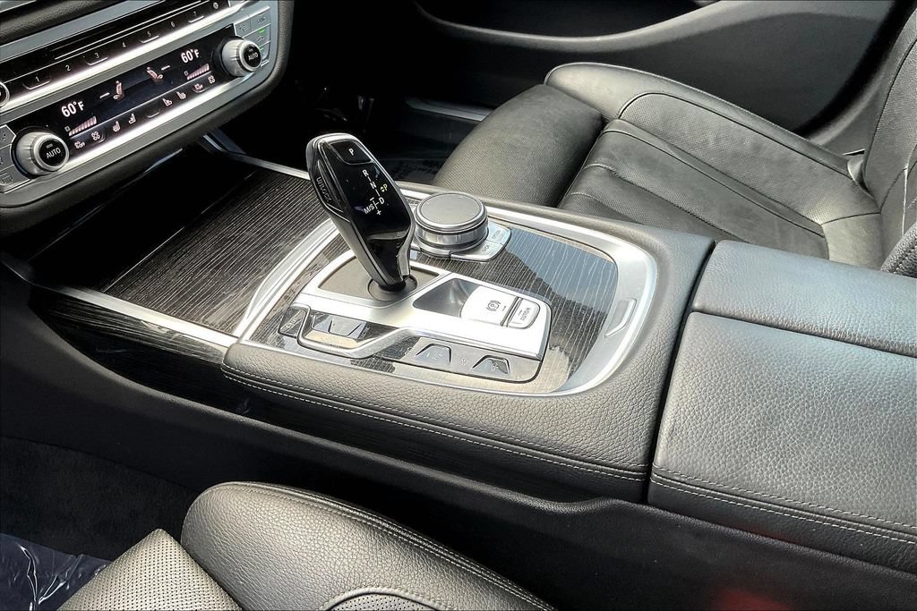 Used 2020 BMW 745e xDrive AWD/4WD image 17