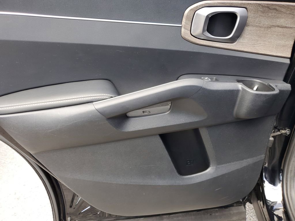Certified 2022 Kia Sorento EX w/ Panoramic Sunroof Package image 16