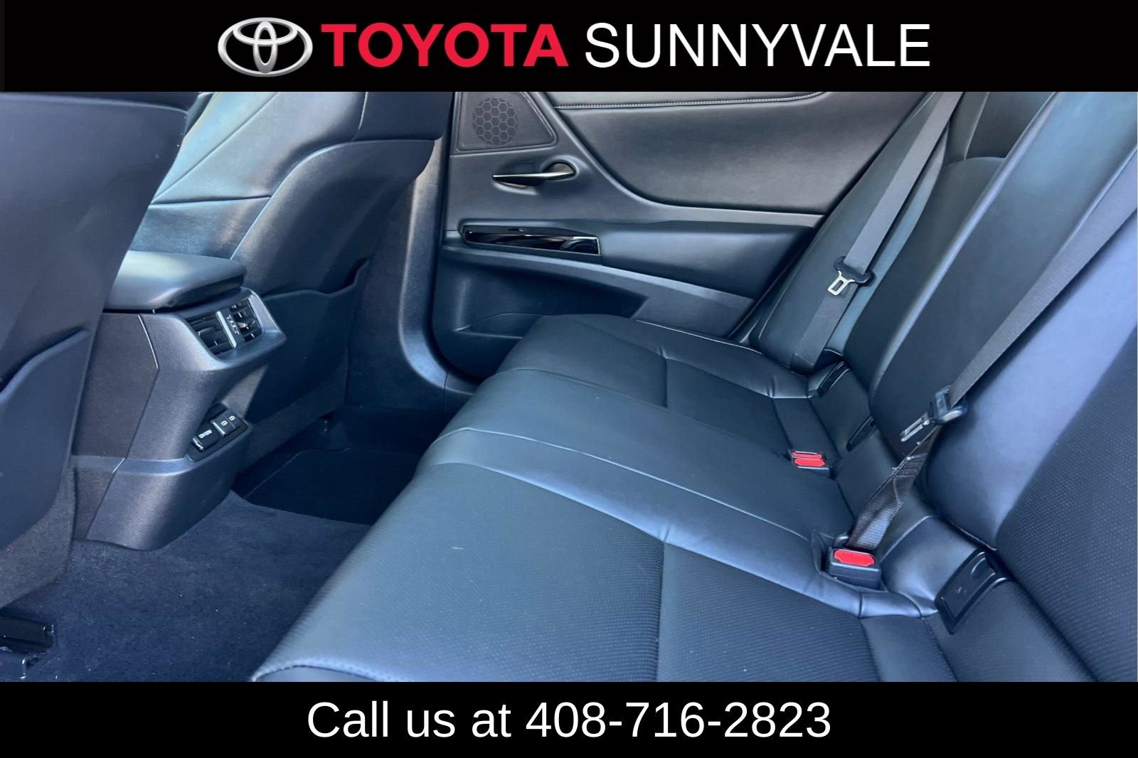 Used 2025 Lexus ES 300h w/ Premium Package image 5