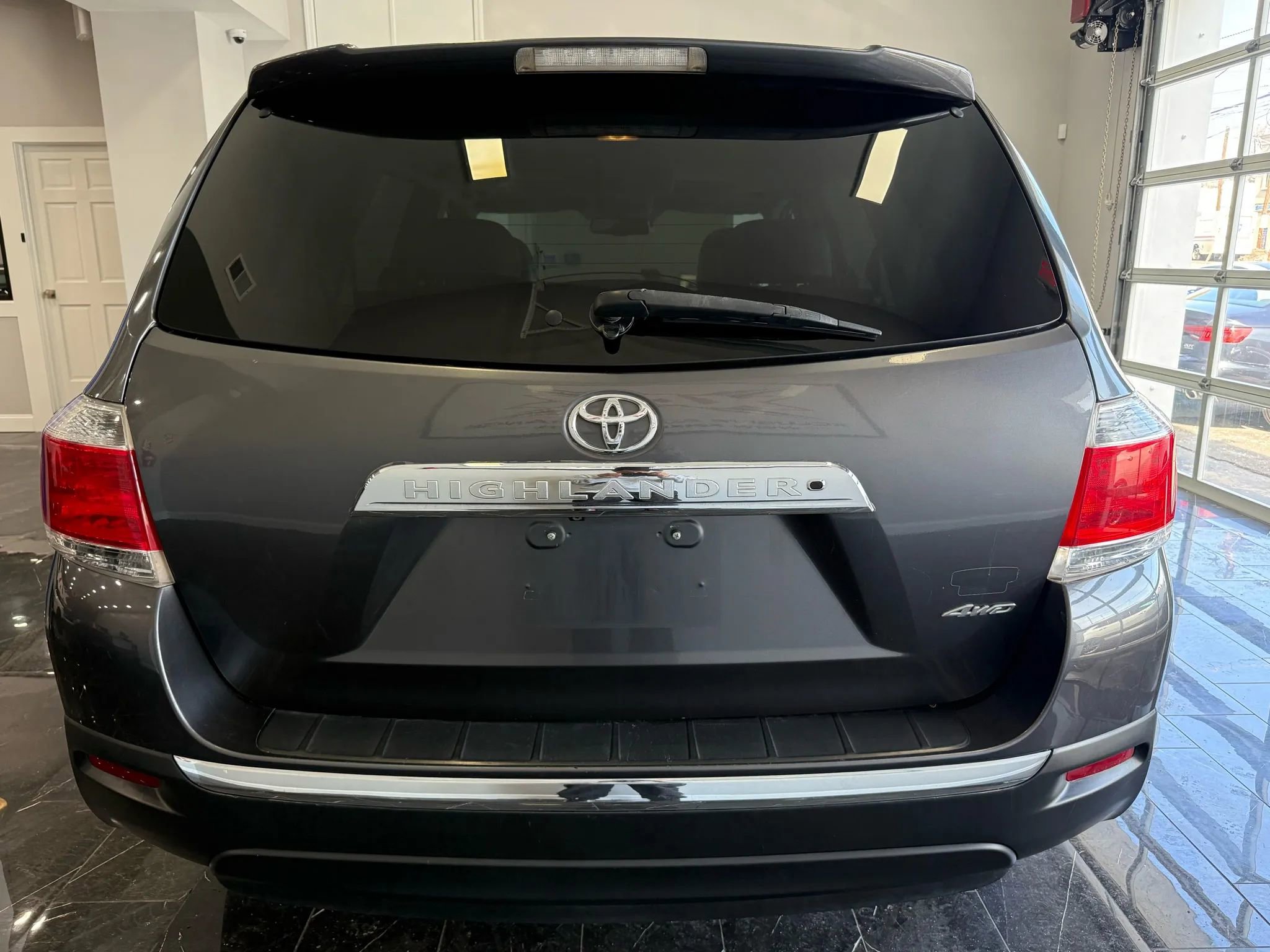 Used 2012 Toyota Highlander Limited w/ Tow Pkg image 5