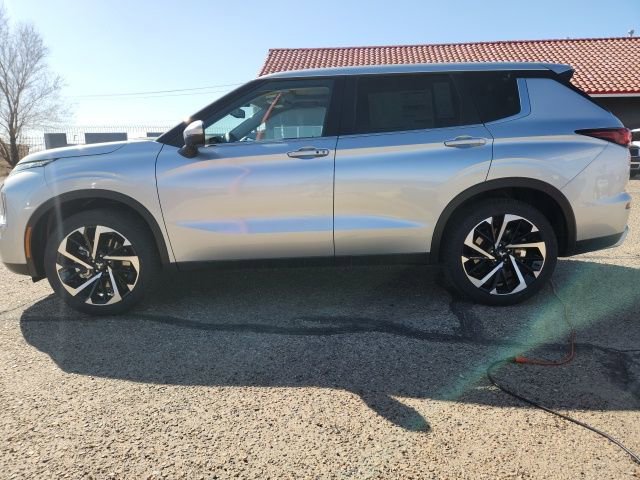 New 2024 Mitsubishi Outlander SE image 4