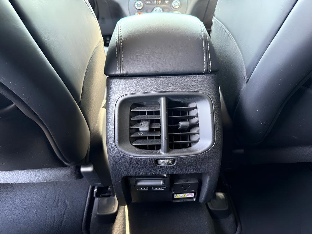 Used 2020 Jeep Cherokee Limited FWD image 12