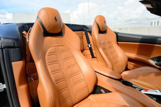 Used 2015 Ferrari California T RWD image 11