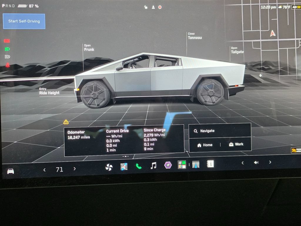 Used 2024 Tesla Cybertruck AWD Crew Cab image 33