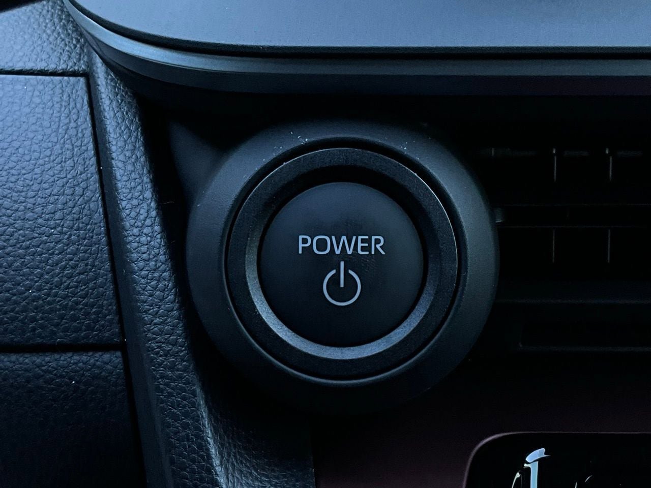New 2026 Toyota Prius Plug-In Hybrid FWD image 25
