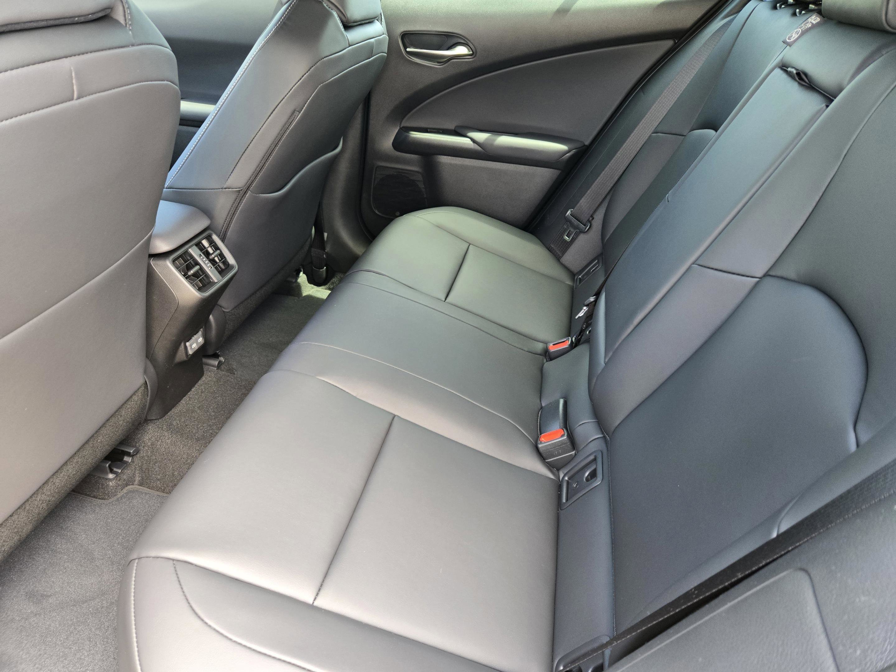 New 2026 Lexus UX 300h FWD image 18