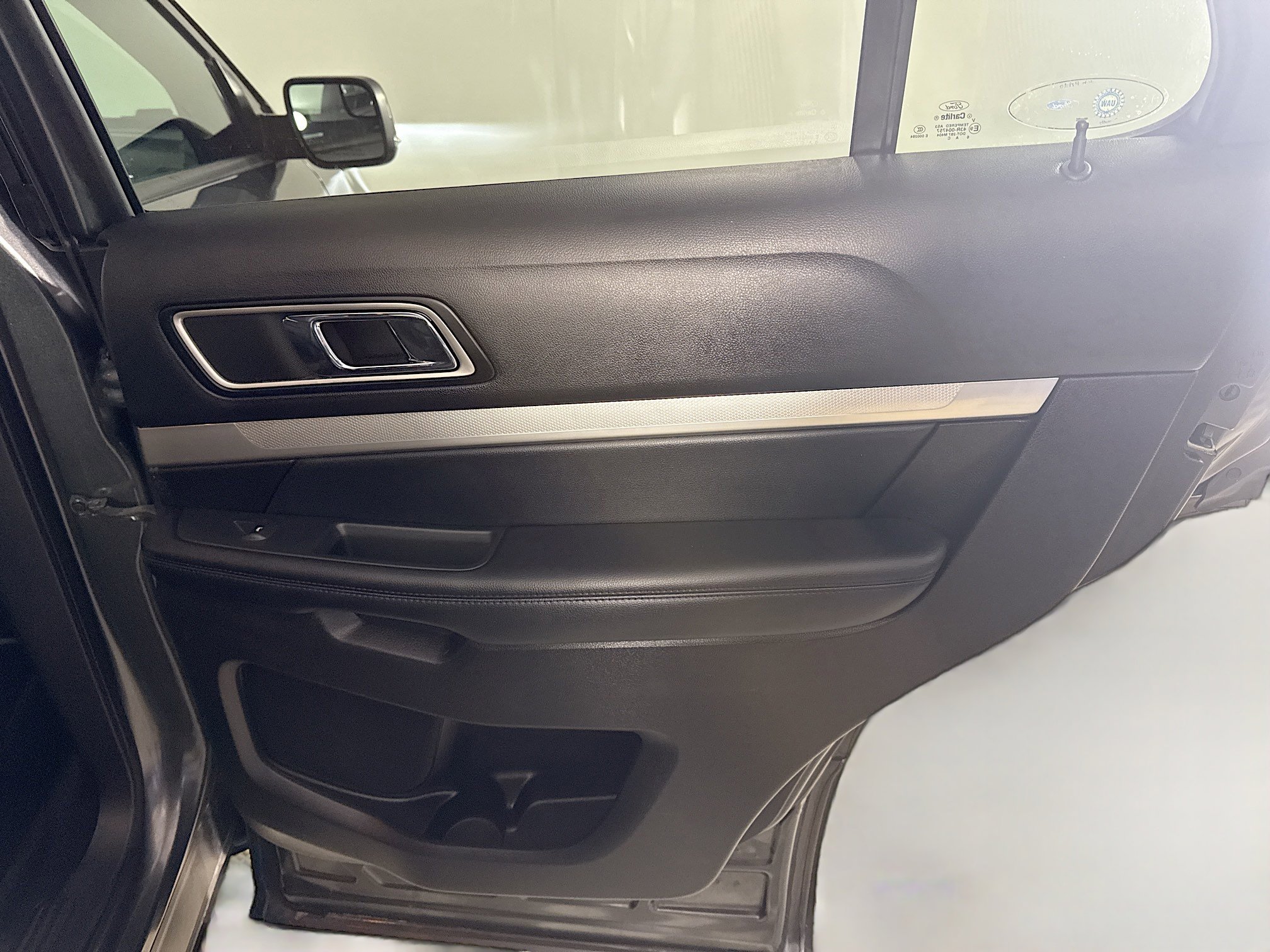 Used 2017 Ford Explorer XLT w/ Equipment Group 202A image 28