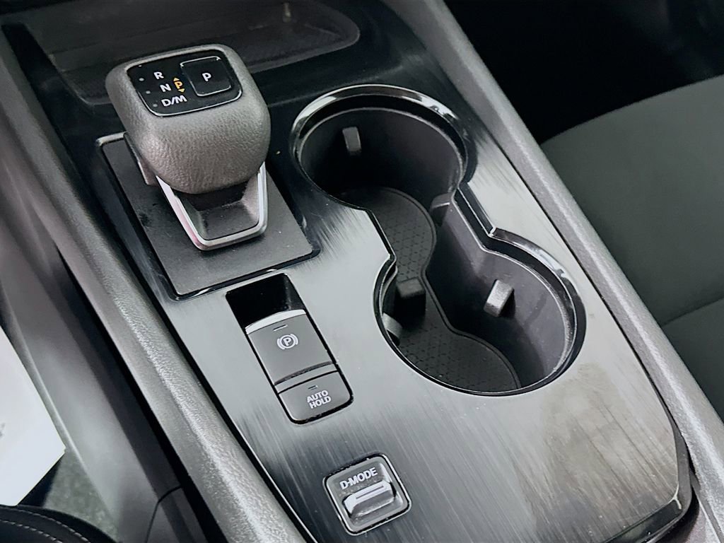 Used 2023 Nissan Rogue S image 16