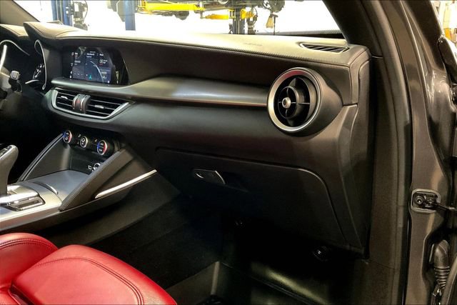 Used 2022 Alfa Romeo Stelvio Veloce image 16