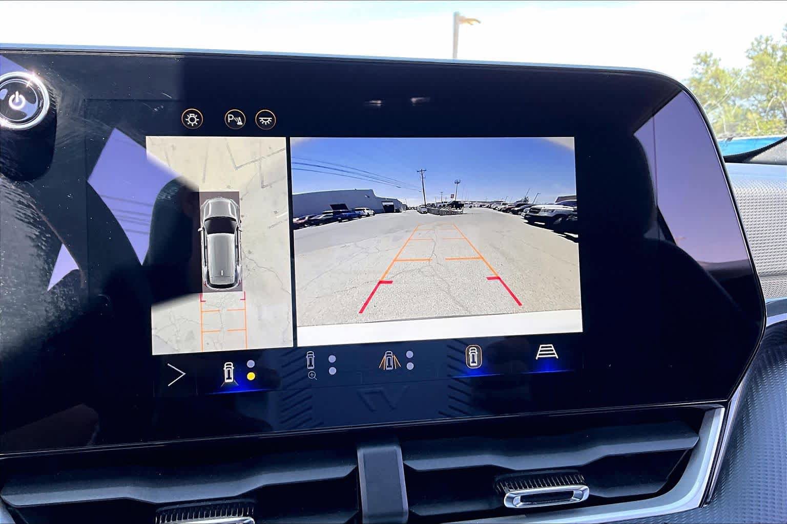 Used 2025 Chevrolet Equinox LT w/ Convenience Package II FWD image 25