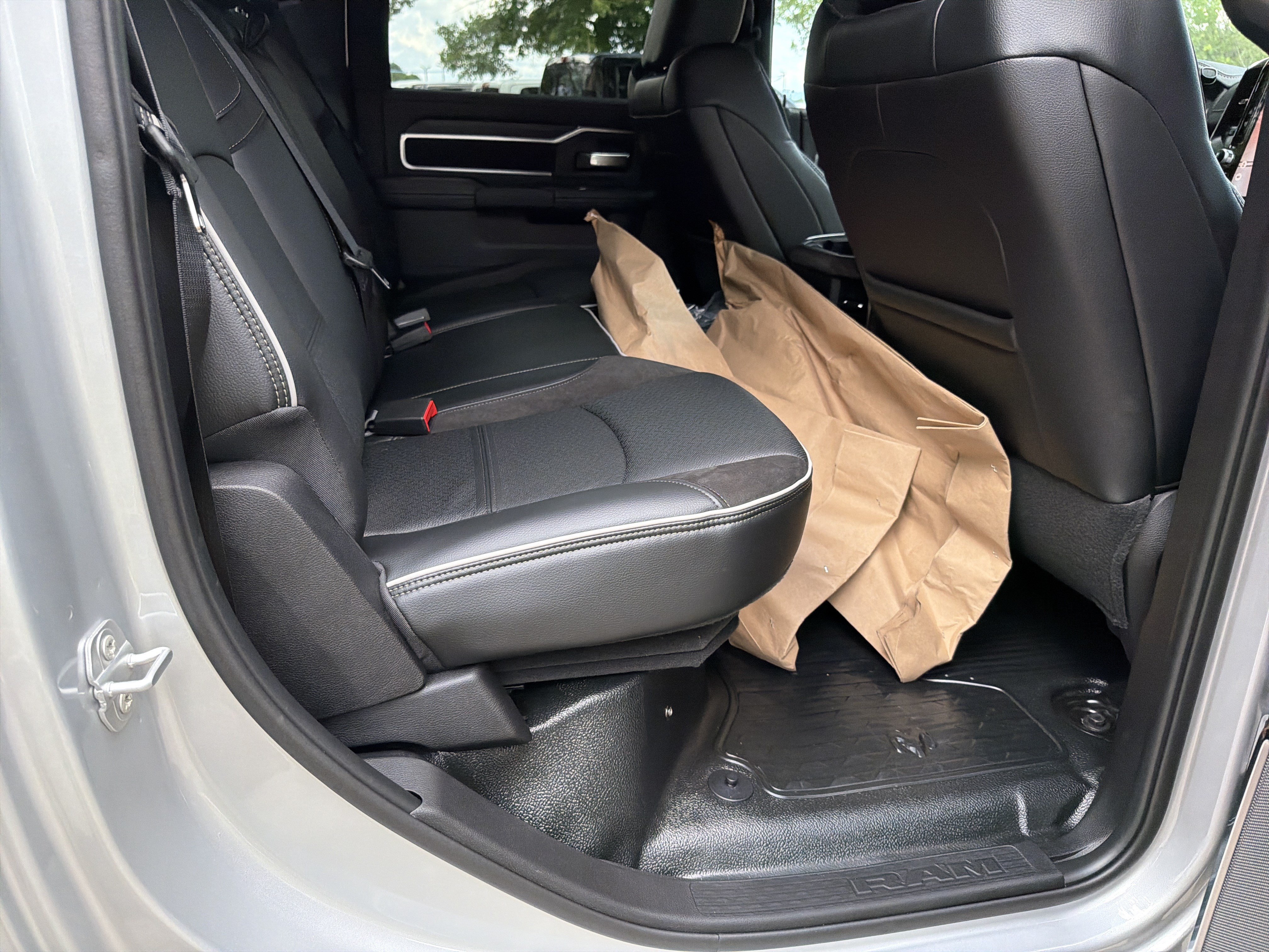 New 2026 RAM 5500 4x4 Crew Cab w/ Laramie Trim Package image 20