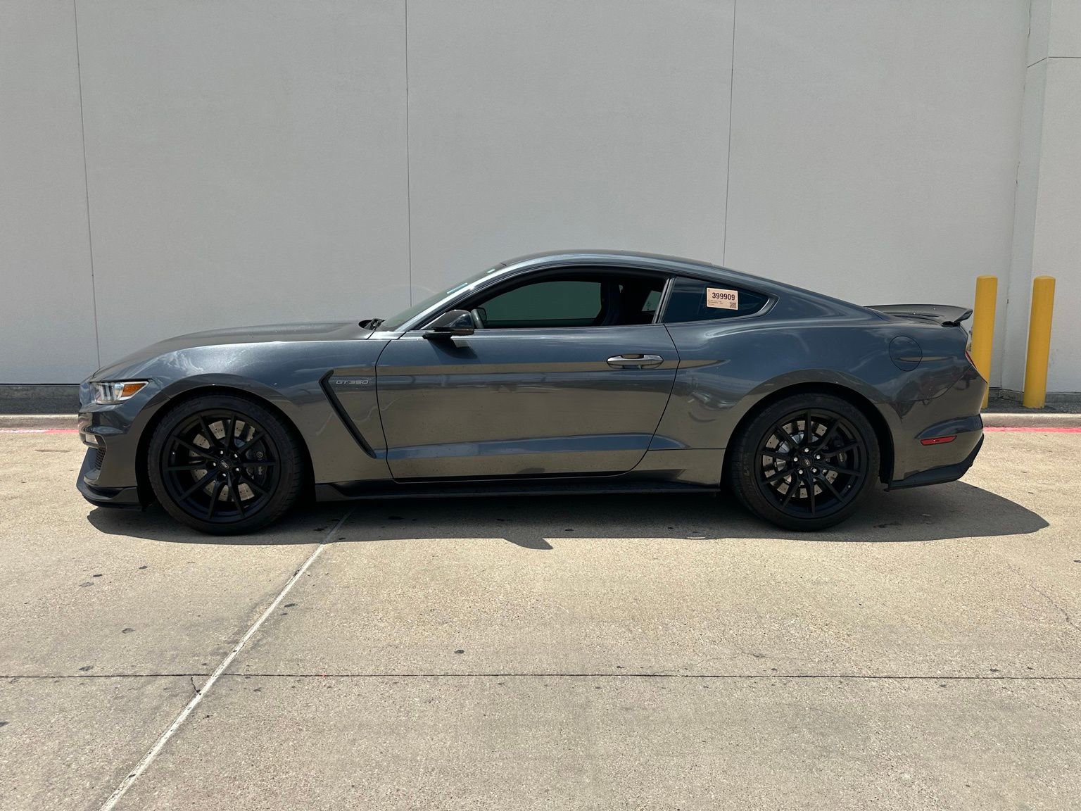 Used 2017 Ford Mustang Shelby GT350 w/ Electronics Package RWD image 2