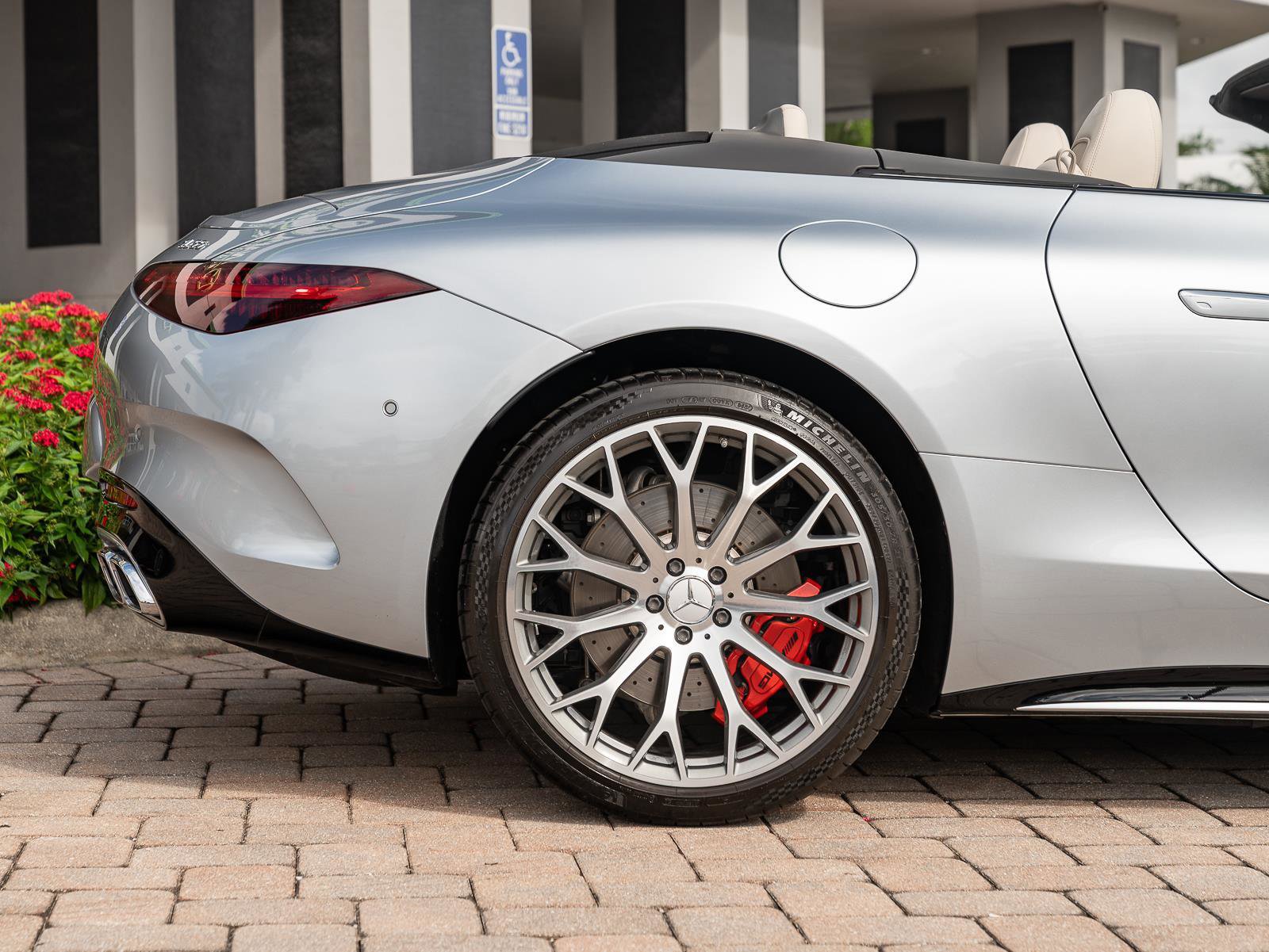 Used 2022 Mercedes-Benz SL 55 AMG 4MATIC image 25