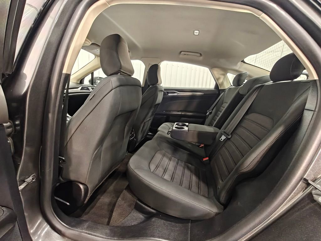 Used 2020 Ford Fusion SE image 25