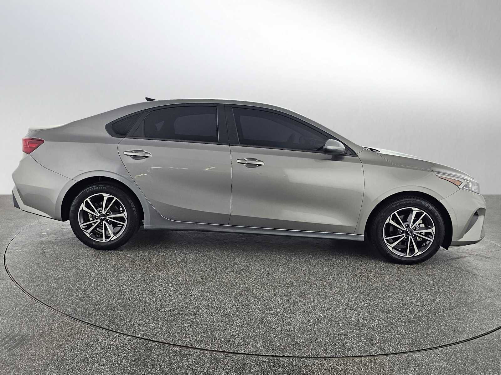 Used 2022 Kia Forte LXS FWD image 2