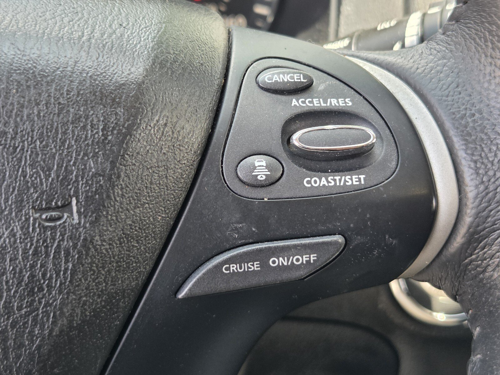 Used 2020 Nissan Pathfinder SV AWD/4WD image 25