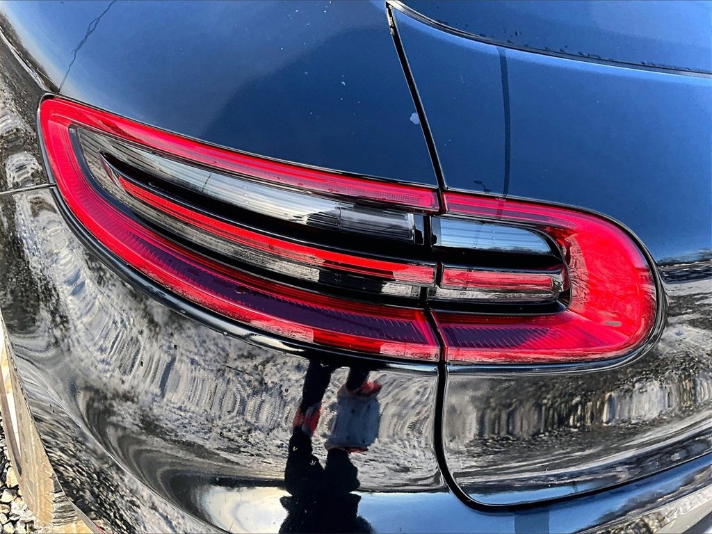 Used 2018 Porsche Macan image 26