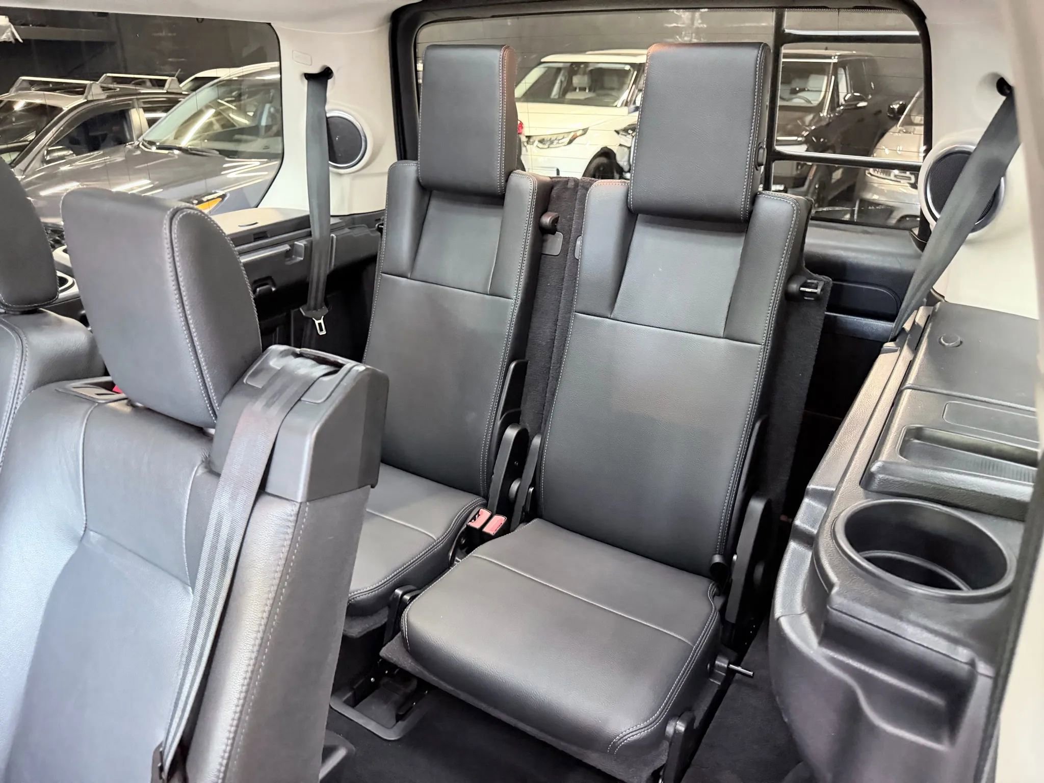 Used 2016 Land Rover LR4 HSE image 24