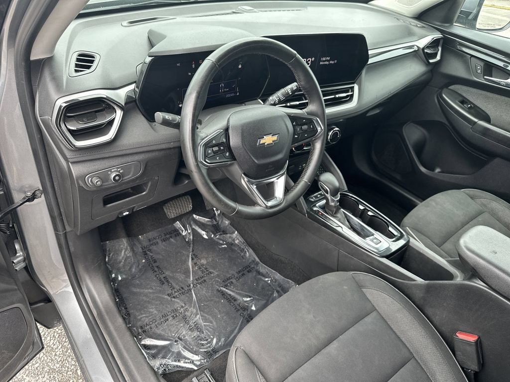 Used 2026 Chevrolet TrailBlazer LT w/ LT Cold Weather Package FWD image 13