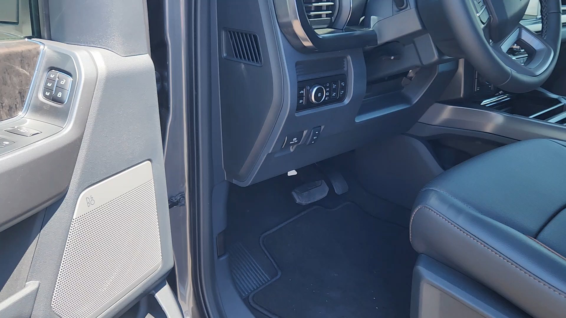 New 2026 Ford F350 Lariat w/ Tremor Off-Road Package AWD/4WD image 30