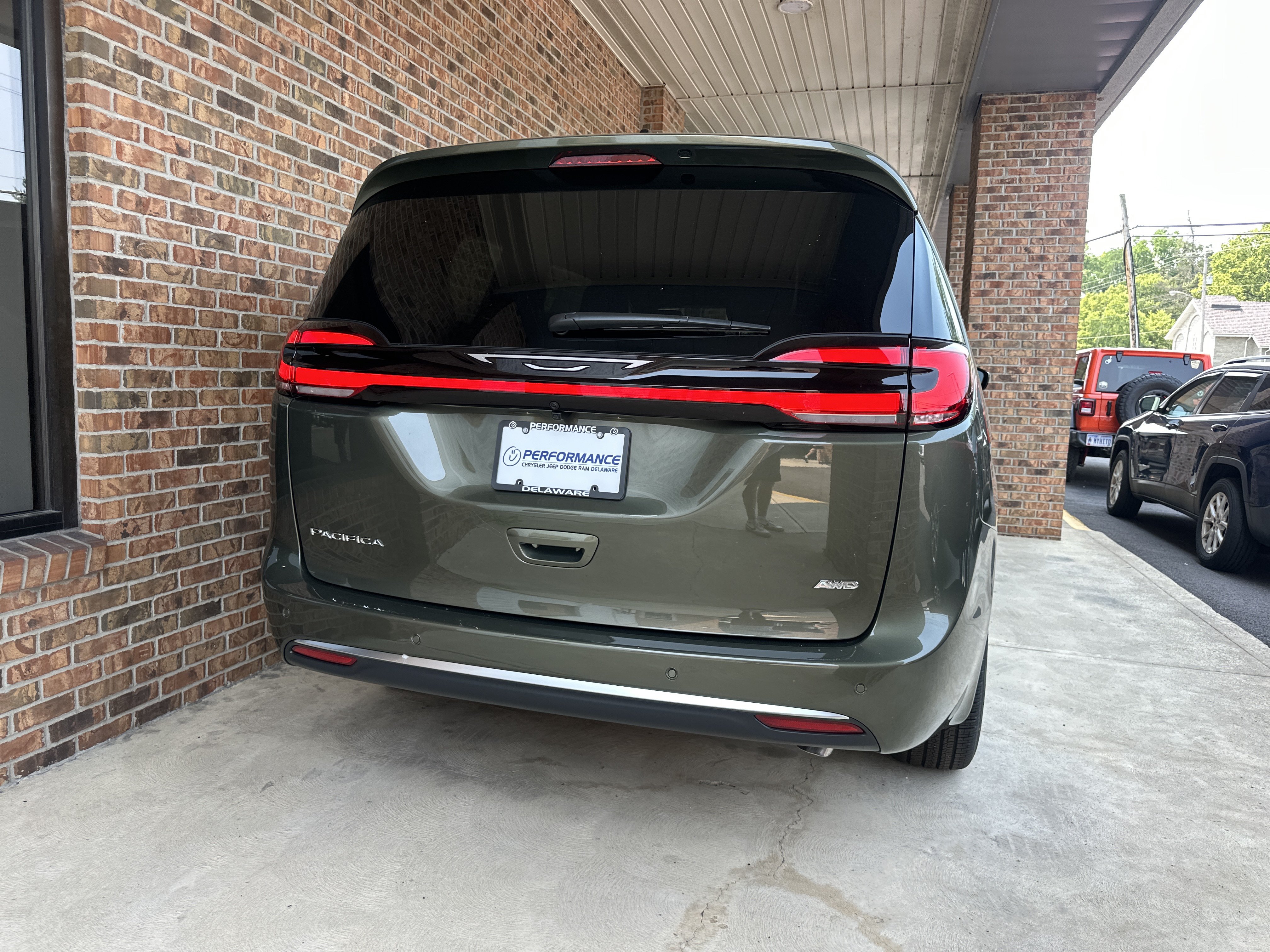 New 2027 Chrysler Pacifica Select AWD/4WD image 17