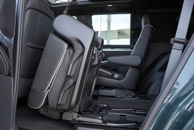 Used 2026 Cadillac Escalade Sport w/ LPO, ONYX Package RWD image 33