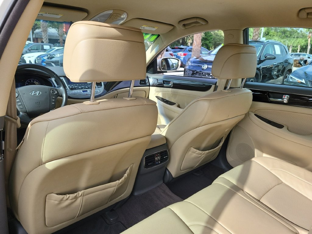 Used 2010 Hyundai Genesis 3.8 RWD image 18