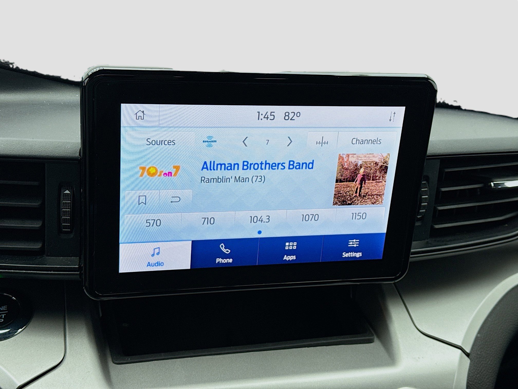 Used 2021 Ford Explorer XLT image 11