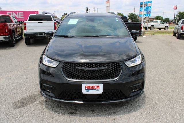 Used 2025 Chrysler Pacifica Limited FWD image 2