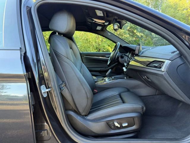 Used 2018 BMW 540i xDrive image 30