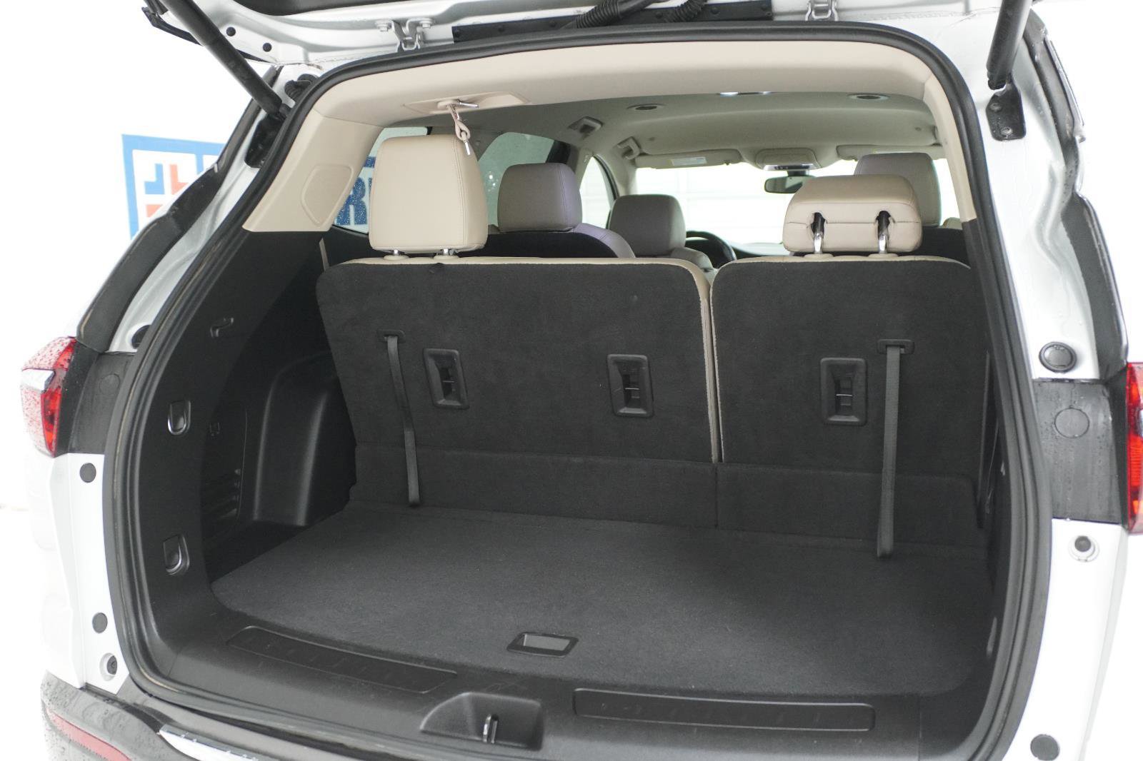 Used 2020 Buick Enclave Essence w/ Sound and Sites Package FWD image 8