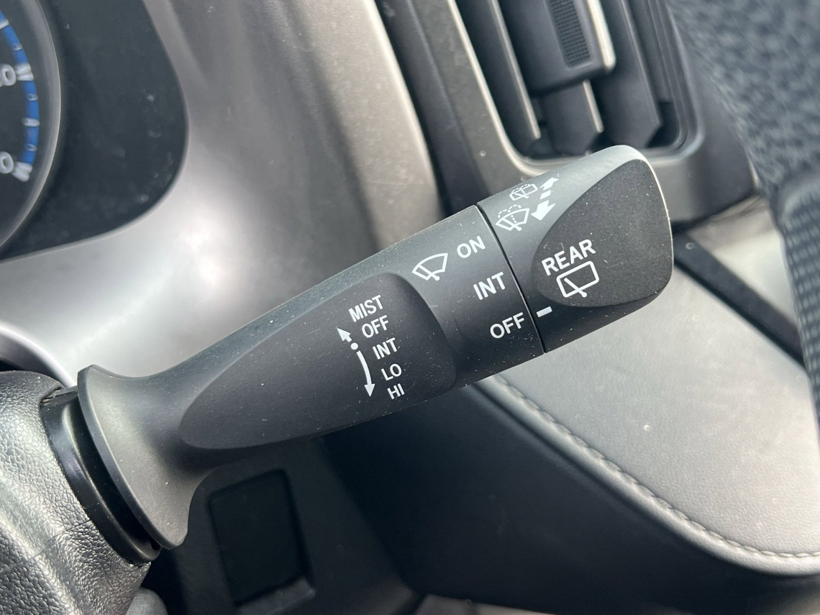 Used 2018 Toyota RAV4 LE image 31