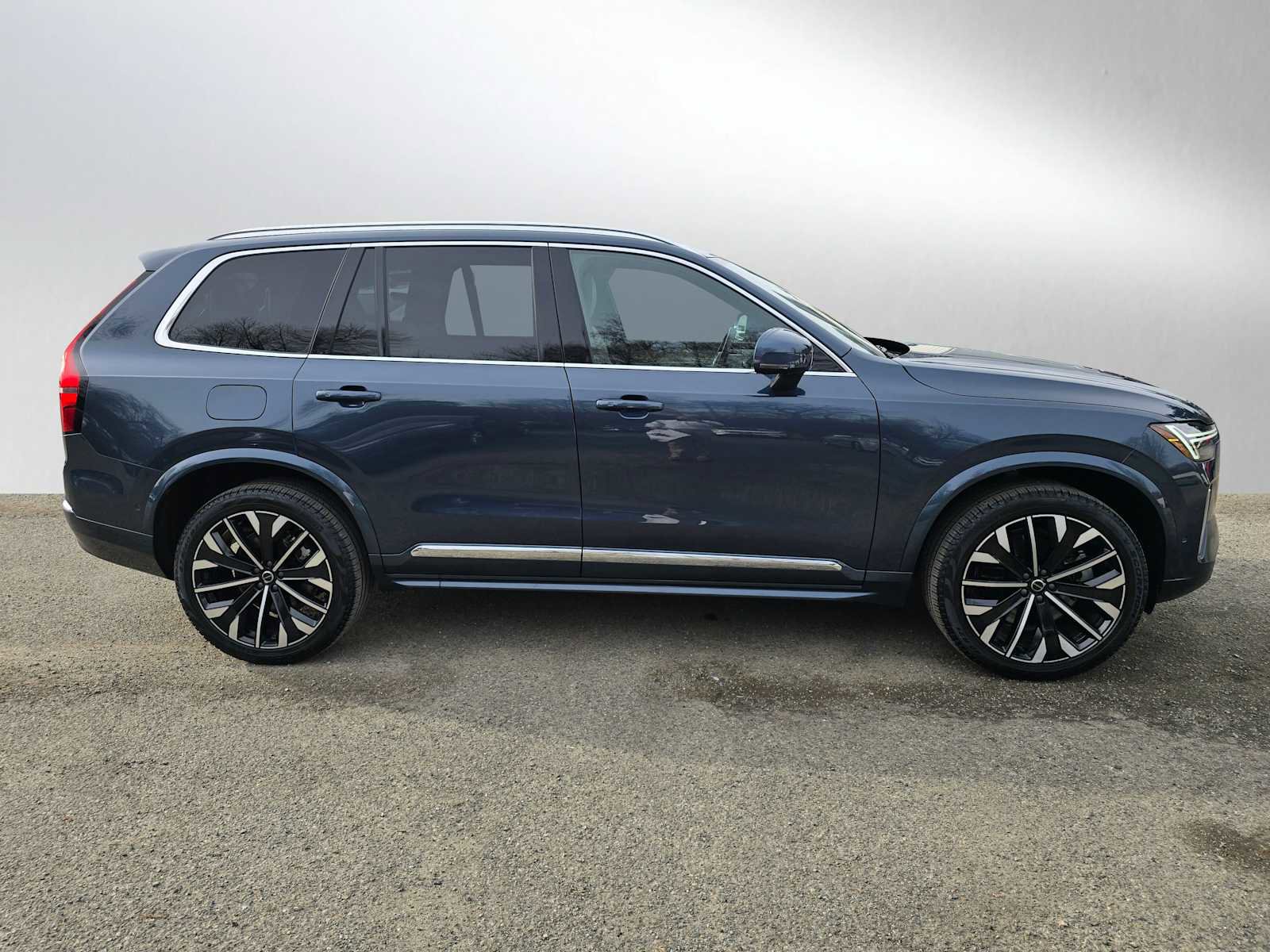Certified 2025 Volvo XC90 T8 Ultra image 2