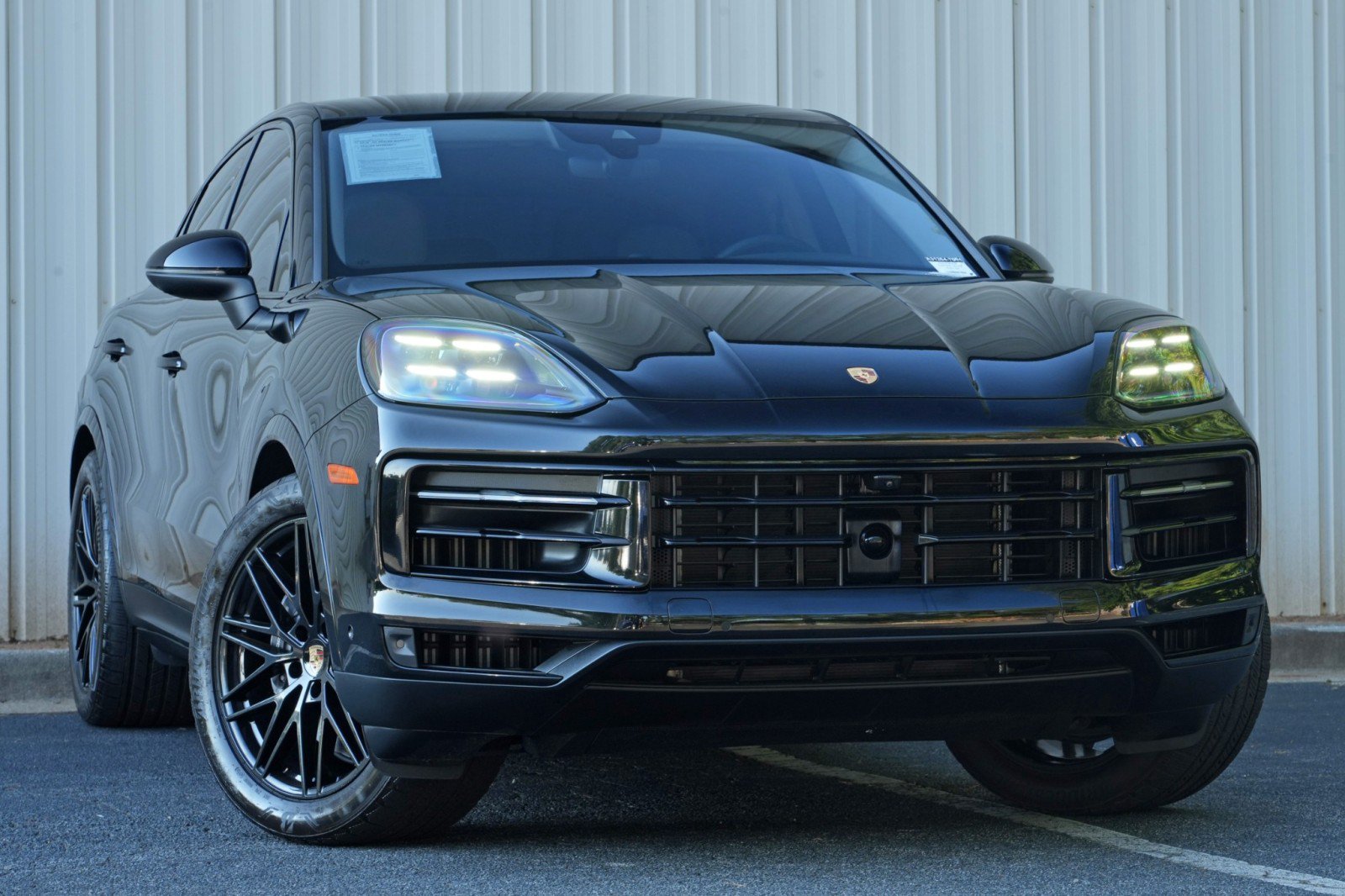 Used 2025 Porsche Cayenne Coupe AWD/4WD image 4