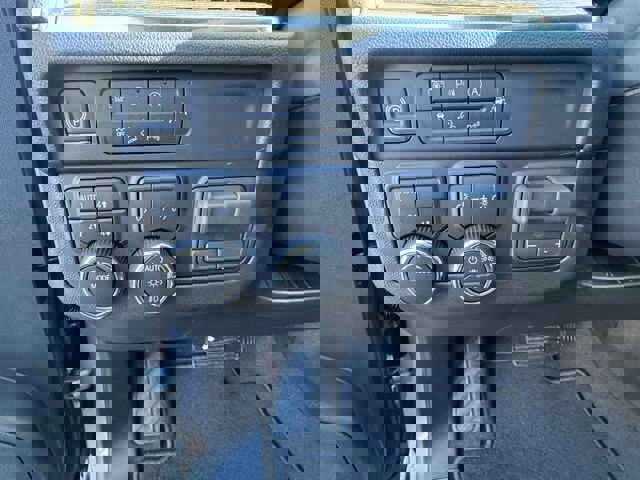 New 2026 Chevrolet Suburban Premier image 19