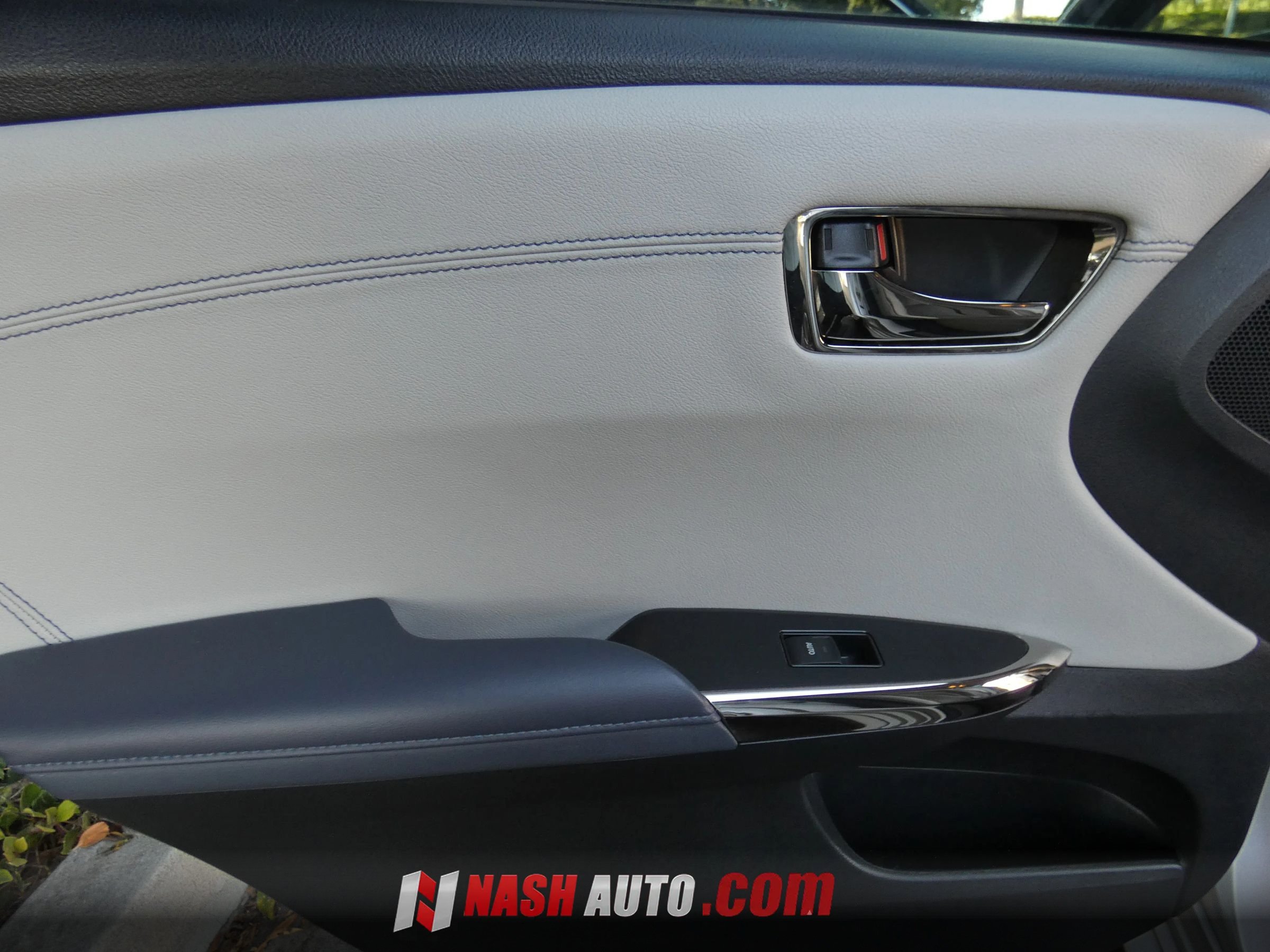 Used 2014 Toyota Avalon Limited FWD image 40