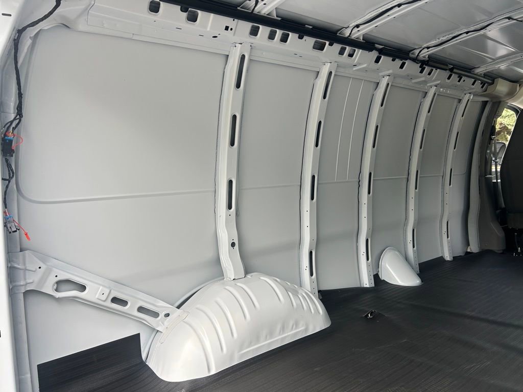 New 2026 Chevrolet Express 2500 Extended image 33